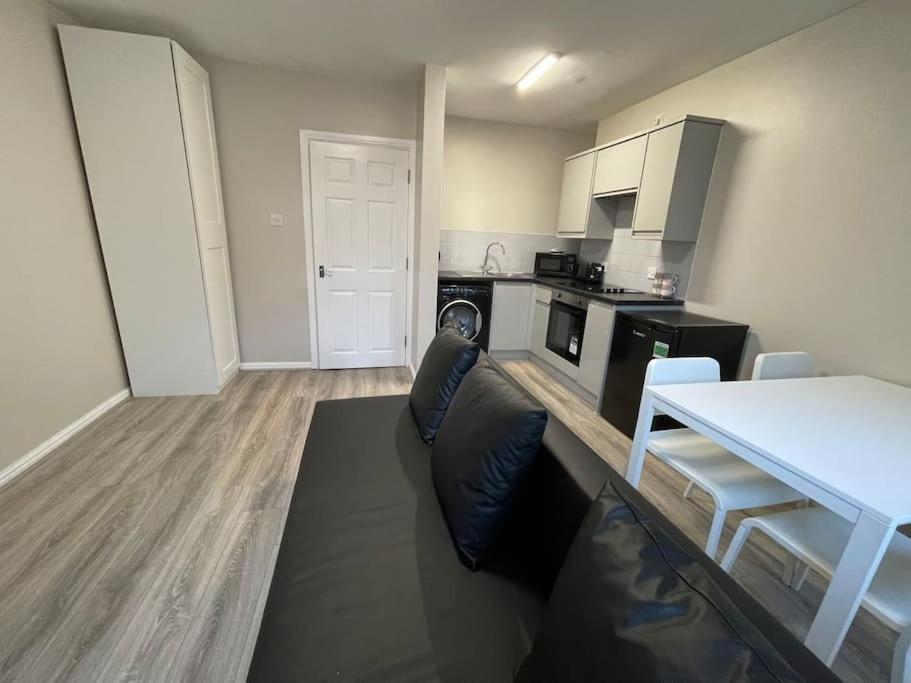 Hosted By Ryan - 1 Bedroom Apartment Liverpool Dış mekan fotoğraf